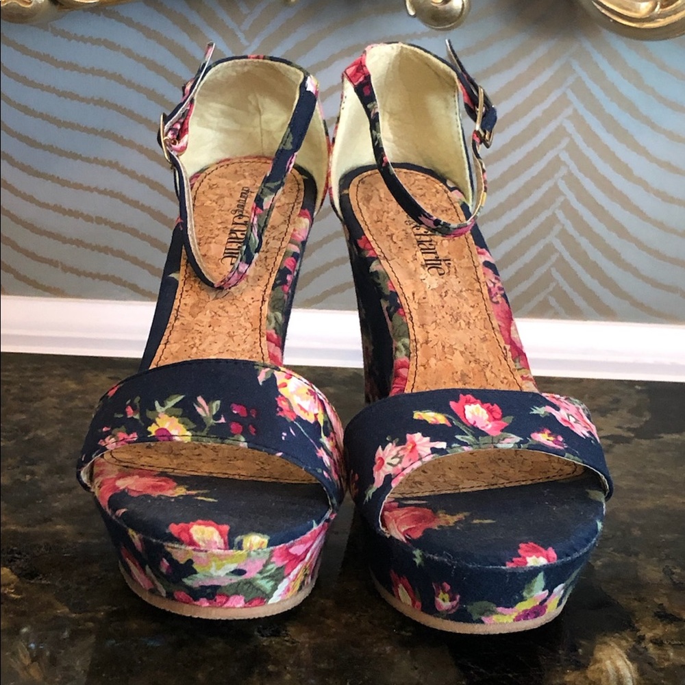 Flowered Pattern Platform Sandals - image 3